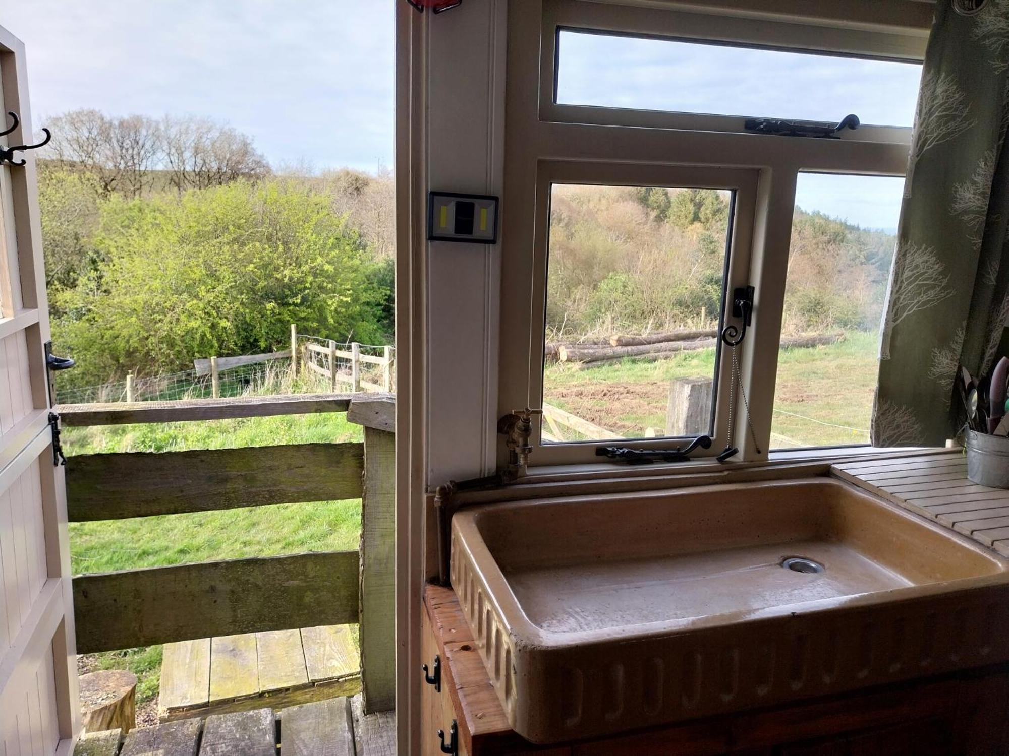 Meadowbeck - Shepherd Huts Fylingdales Exterior foto